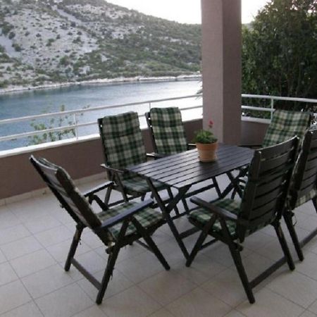 Apartments Ljubi Vinišće Dış mekan fotoğraf