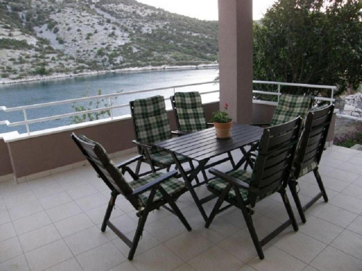 Apartments Ljubi Vinišće Dış mekan fotoğraf