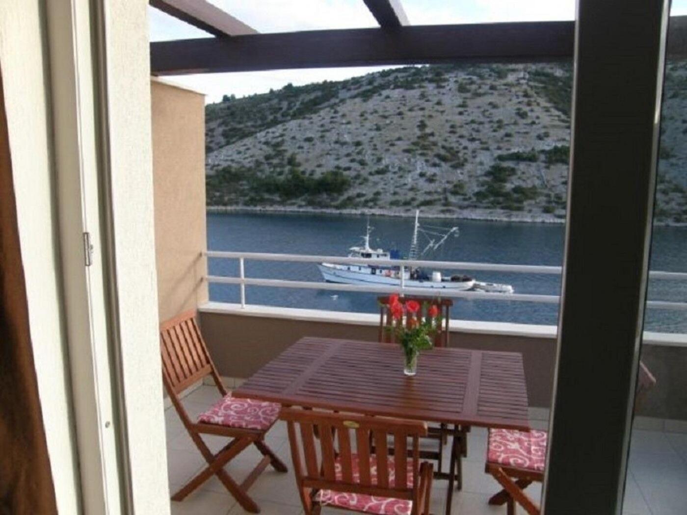 Apartments Ljubi Vinišće Dış mekan fotoğraf