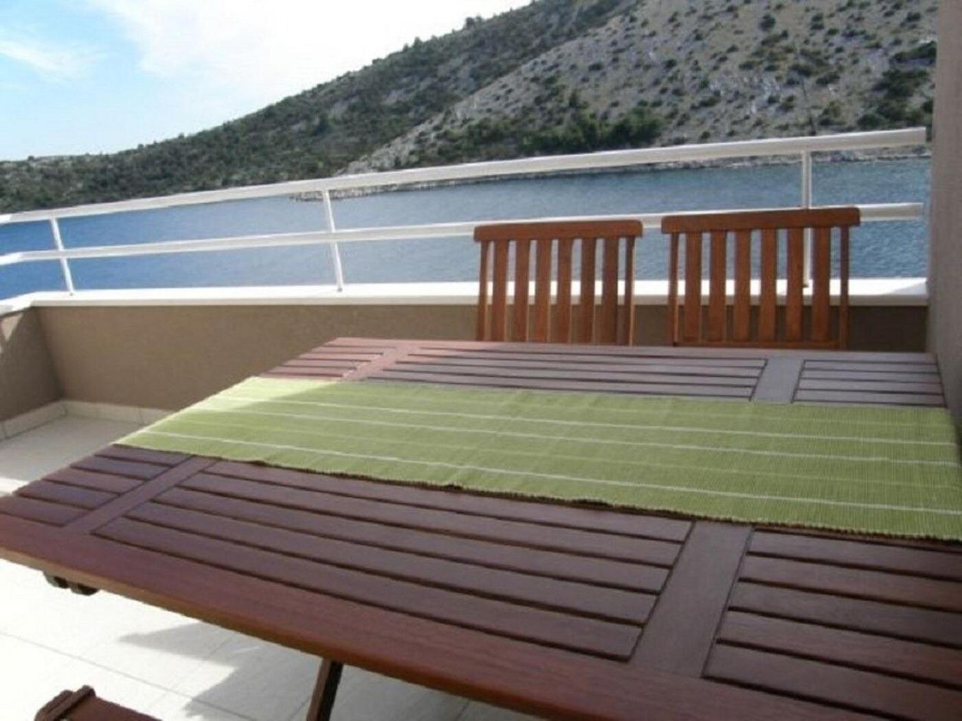 Apartments Ljubi Vinišće Dış mekan fotoğraf