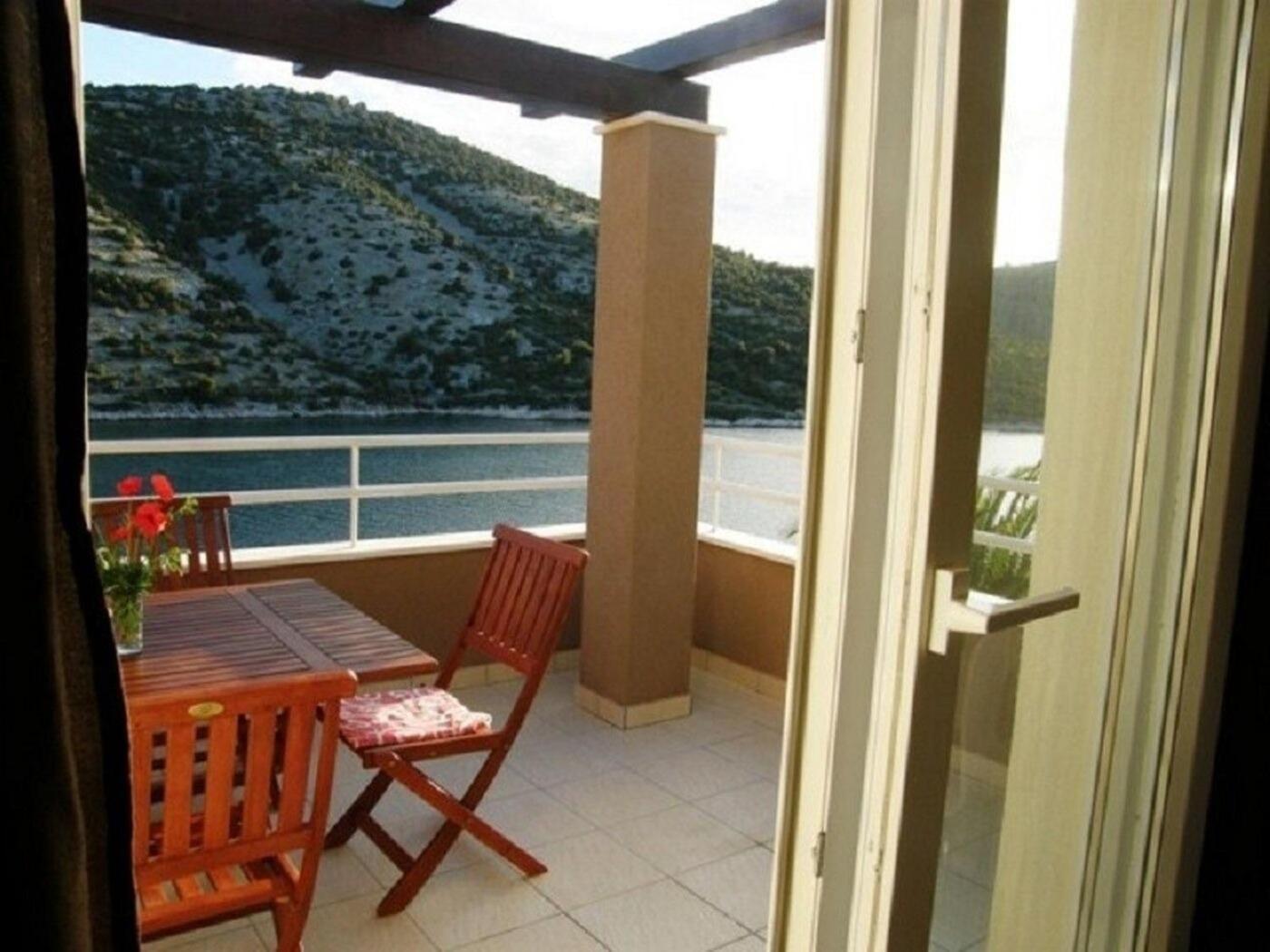 Apartments Ljubi Vinišće Dış mekan fotoğraf