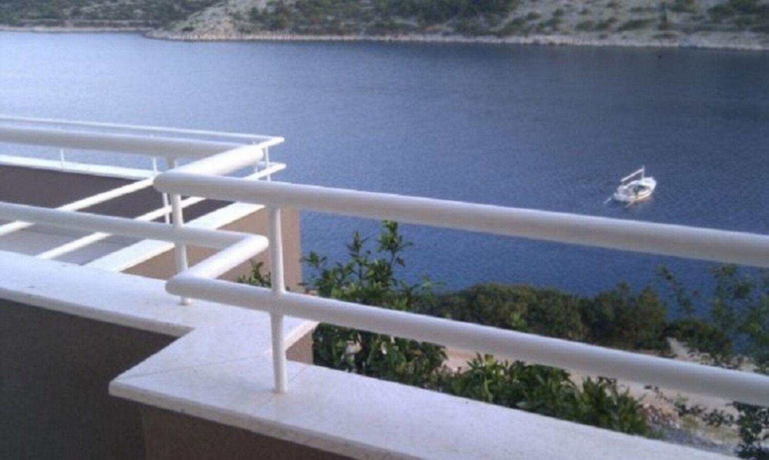 Apartments Ljubi Vinišće Dış mekan fotoğraf